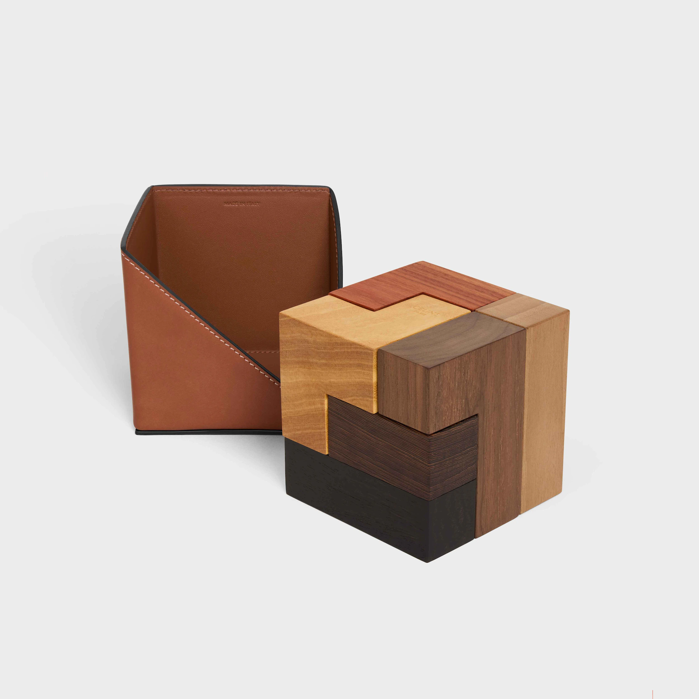Puzzle cube in wood and natural calfskin case