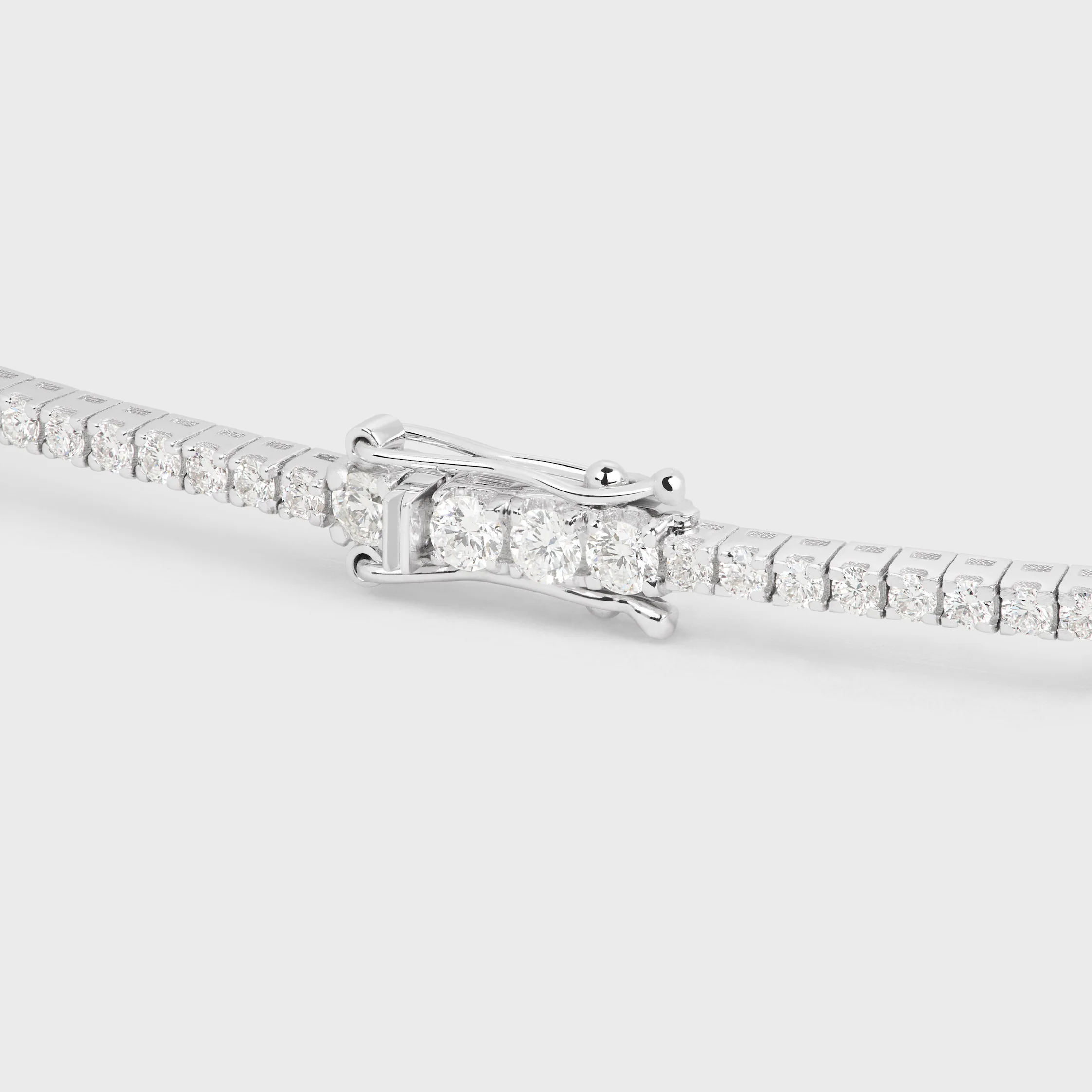 Tennis Necklace in White Gold and Diamonds