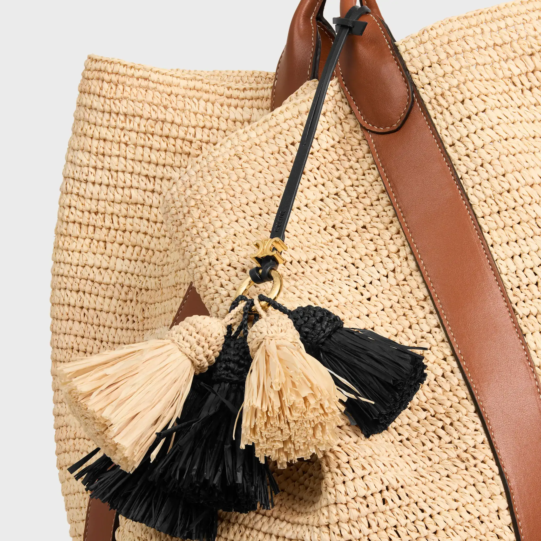 MULTI POMPON CHARM IN RAFFIA AND SMOOTH LAMBSKIN