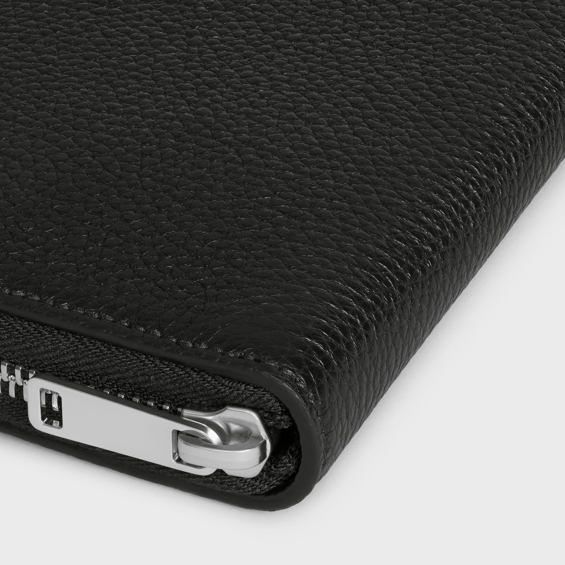 Large zipped wallet IN GRAINED CALFSKIN