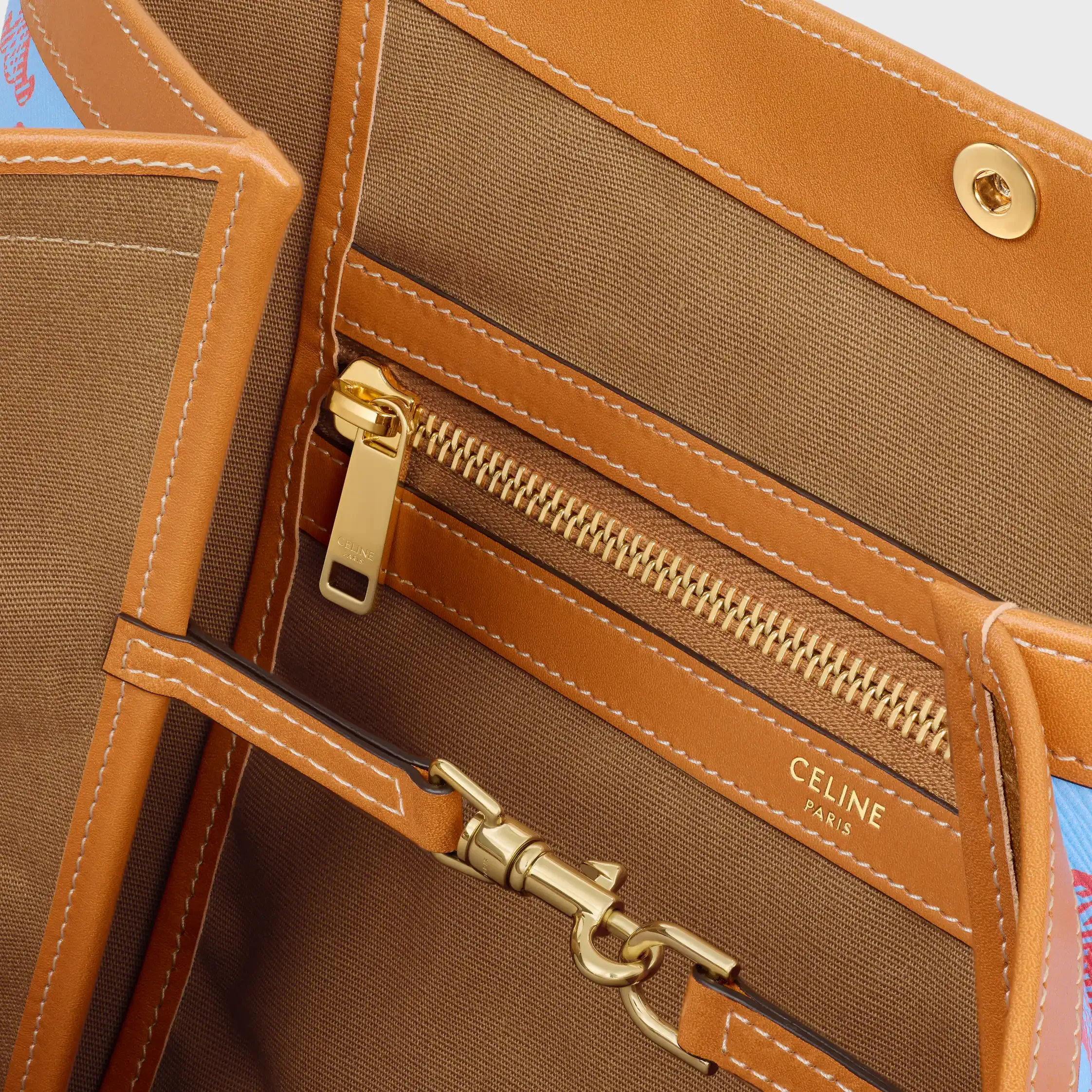 MEDIUM FLAT SHOPPER IN Triomphe Canvas