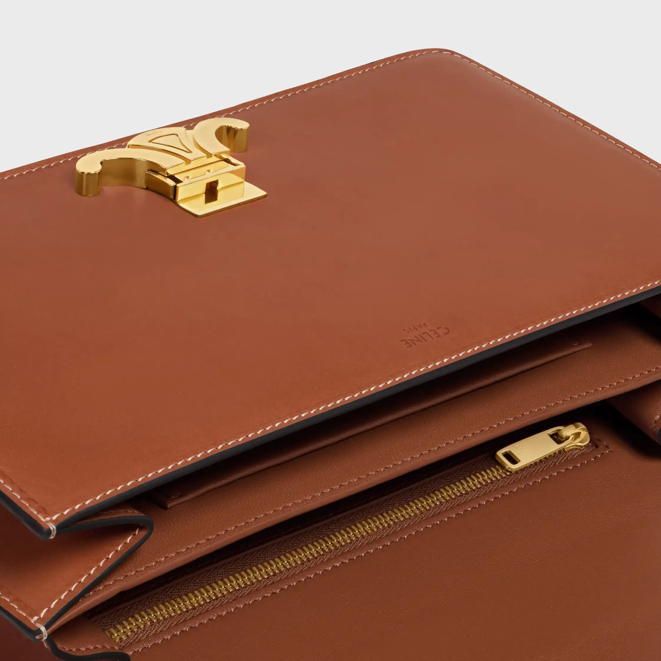 MEDIUM TRIOMPHE FOLIO IN Natural calfskin