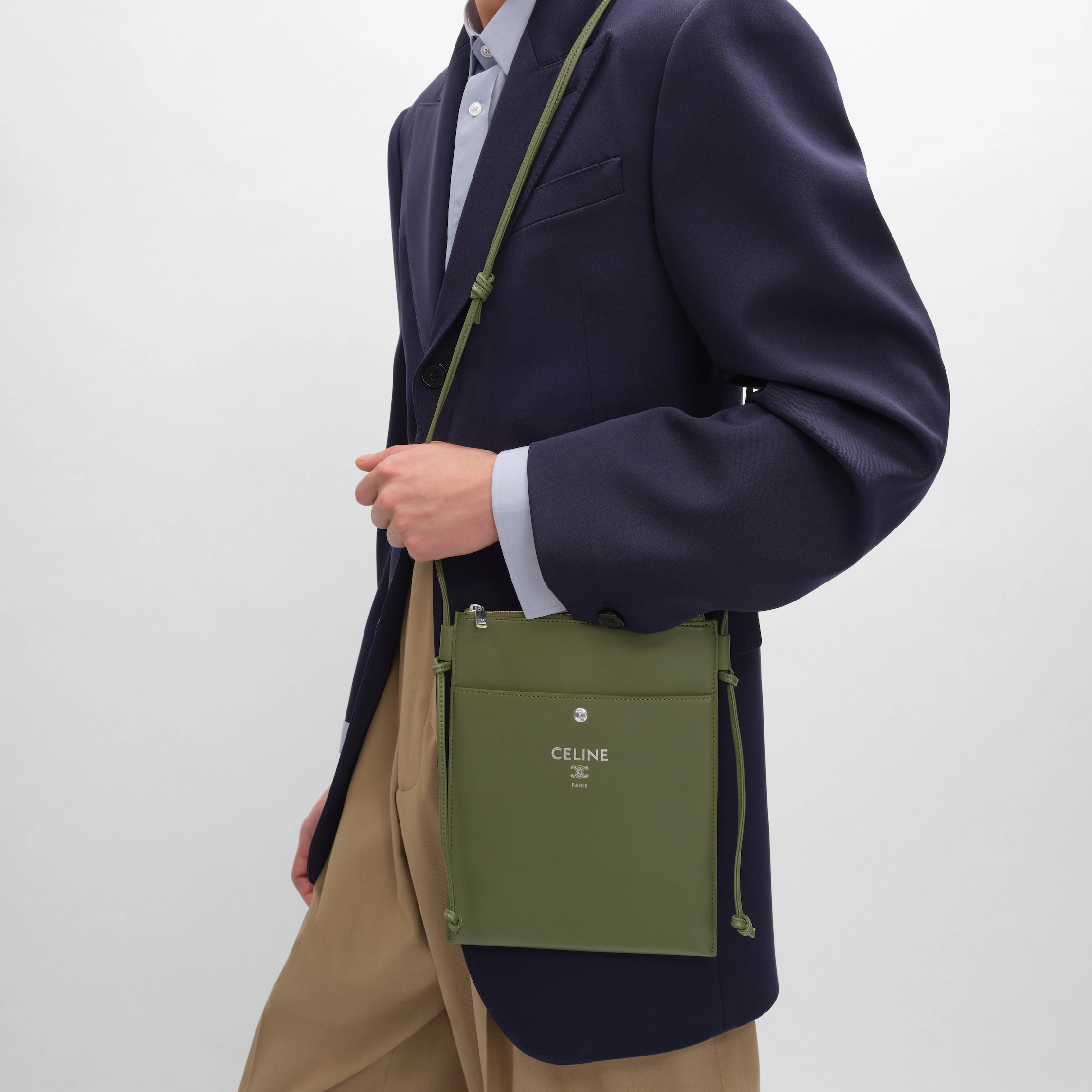 SHARP POUCH TAKE AWAY IN SMOOTH LAMBSKIN